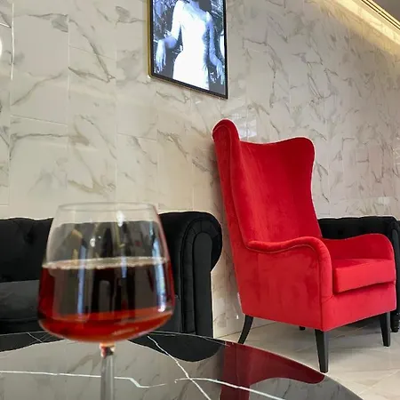 Готель Hollywood By 4*