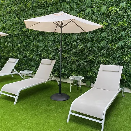 Готель Hollywood By