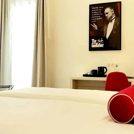 Готель Hollywood By 4*