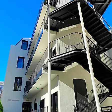 Hollywood By Hotel 4*