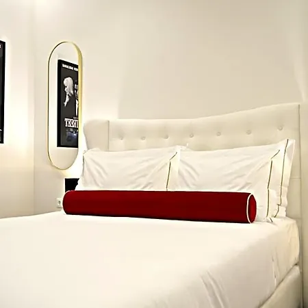 Hollywood By Hotel