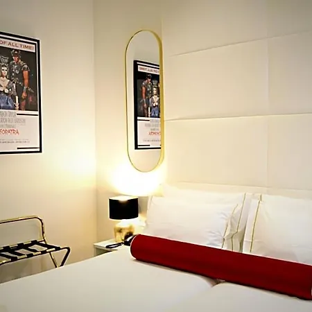 Hollywood By 4*