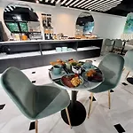 Hollywood By Готель 4*