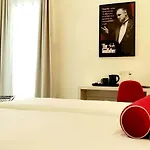 Готель Hollywood By 4*
