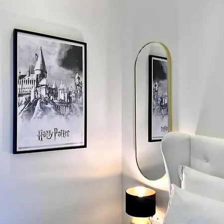 Hollywood By Hotel 4*
