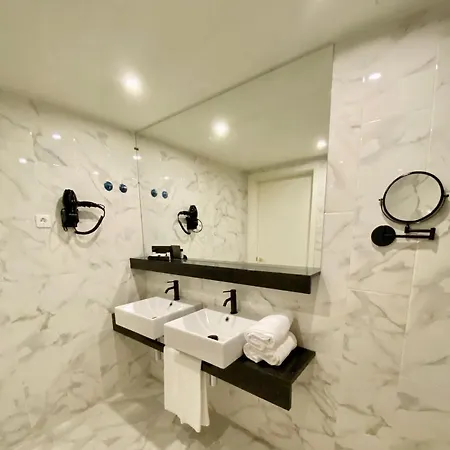 Hotel Hollywood By 4*