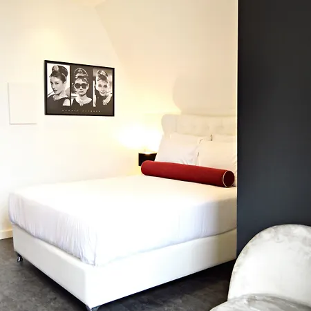 Hotel Hollywood By 4*