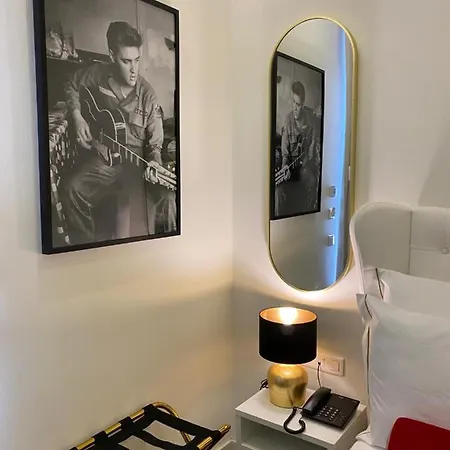 Hollywood By 4*